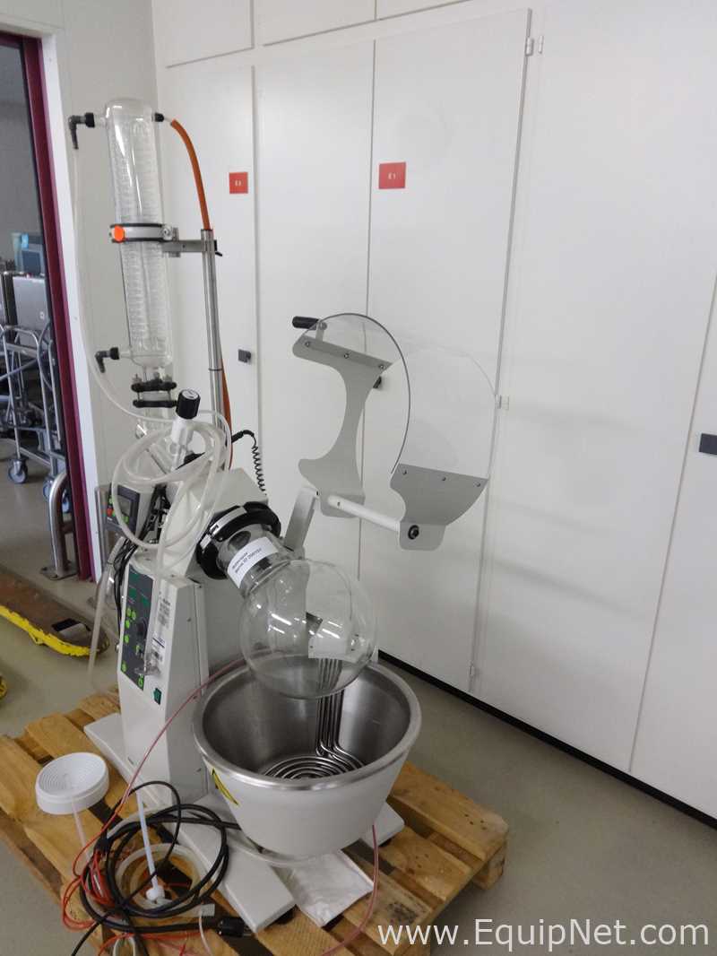Buchi Rotavapor R-220 Rotary Evaporator with V800 Vacuum Controller