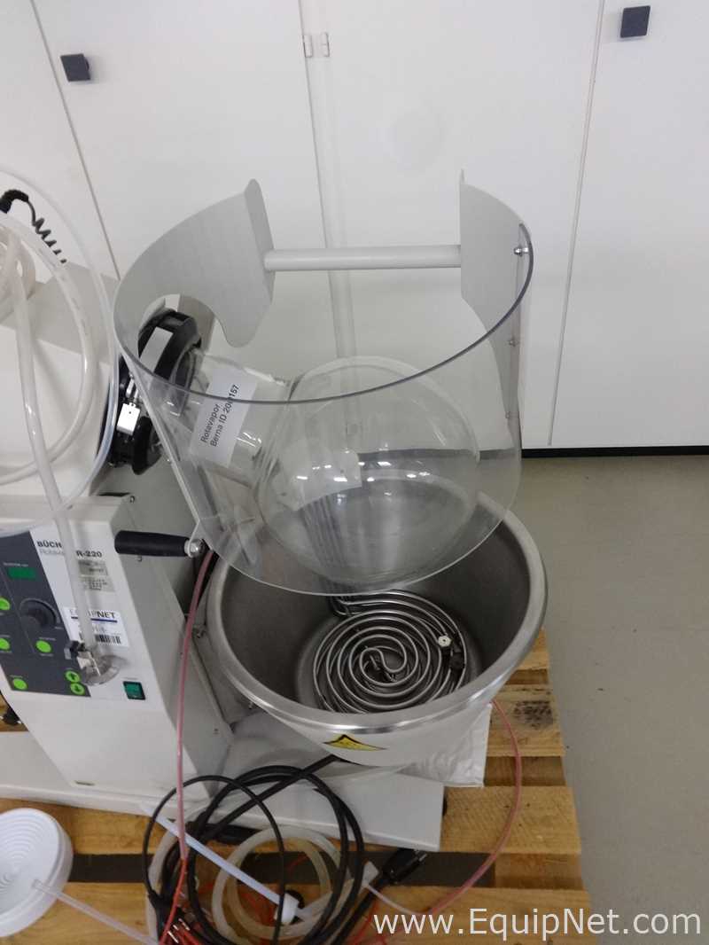 Buchi Rotavapor R-220 Rotary Evaporator with V800 Vacuum Controller