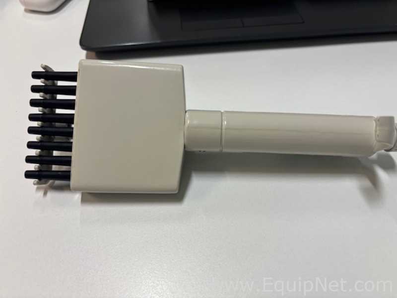 Micropipeta Multicanal Capacidad de 10 a 100 micro-litros marca EISCO modelo CH0585B 