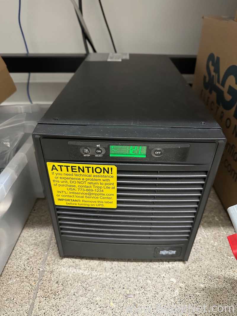 Linhas de Fonte de Energia  Tripp Lite SU2200XLCD