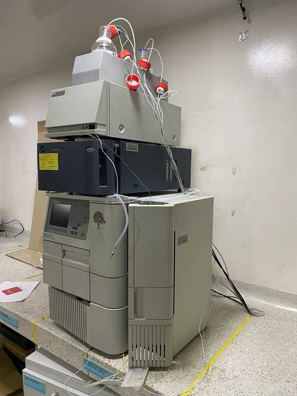 Módulo de separación Waters Alliance e2695 con detector RI 2414 y detector matriz fotodiodos 2998