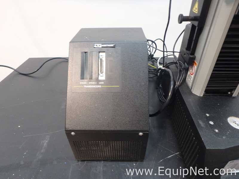 Equipo de verificación o medición electrónica Instron 5542