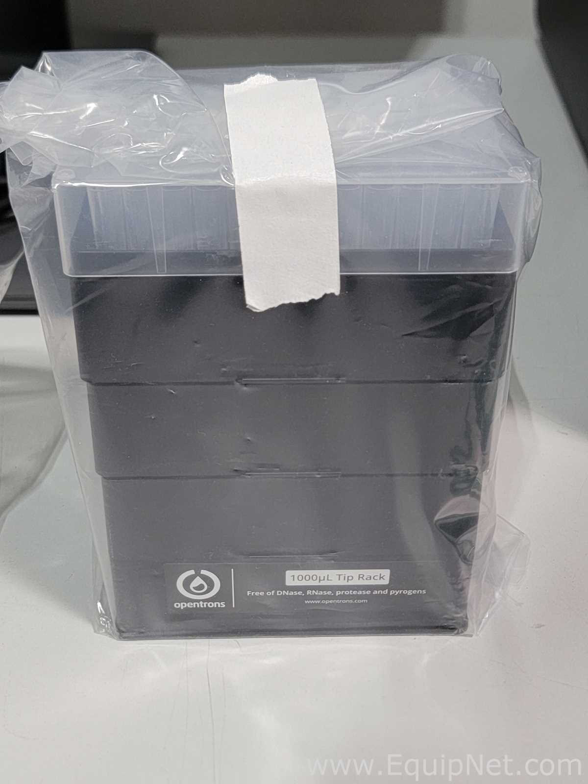 Unchained Labs Unagi Benchtop Buffer Exchange with Laptop and Accessories