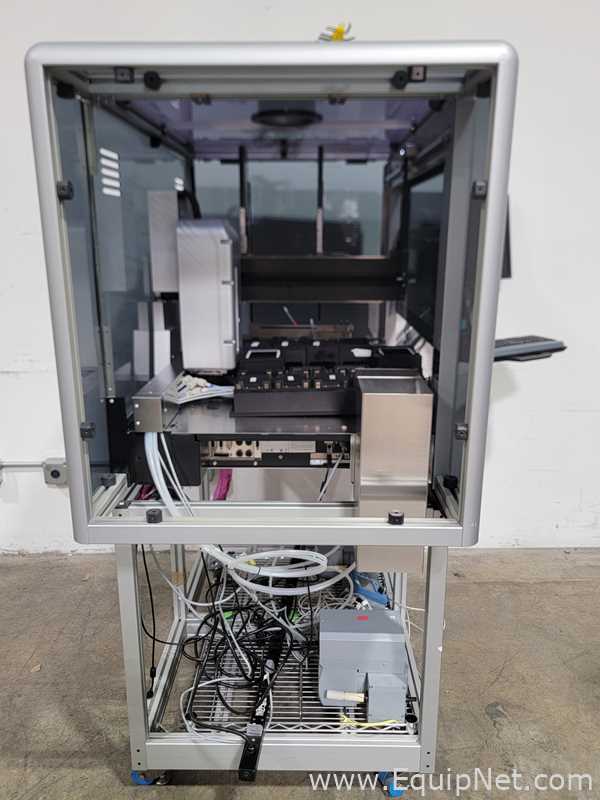 Hamilton Microlab STARlet Liquid Handler with Vacuubrand CVC3000 Vacuum Controllers