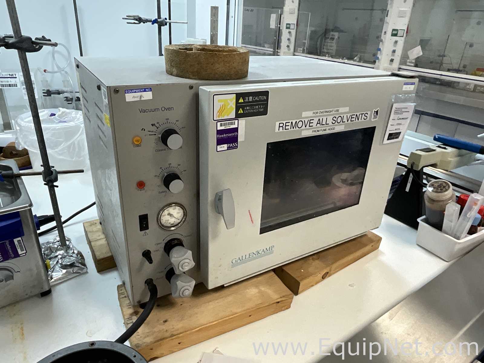 Gallenkamp OVA031.XX1.5 Laboratory Vacuum Oven with Edwards ELab2 Vacuum Pump