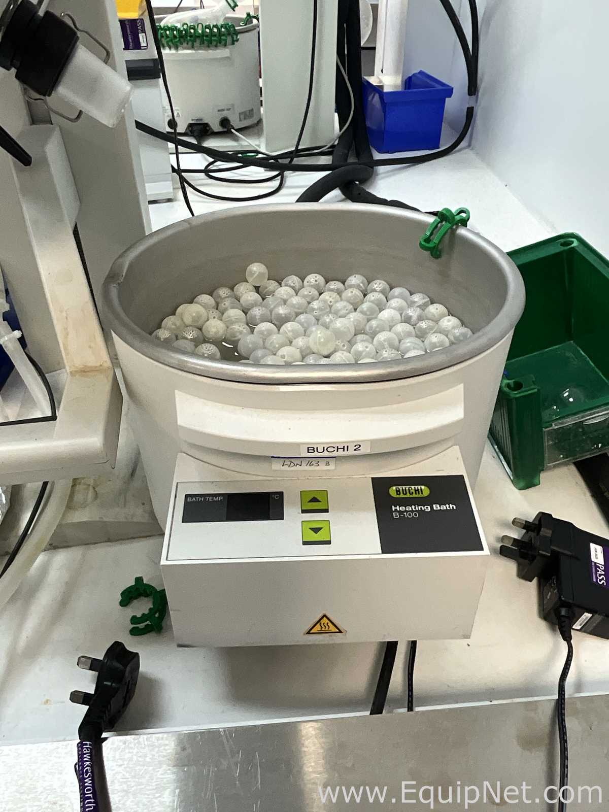Buchi R-100 Rotary Evaporator with B-100 Heating Bath and V-300 Vacuum Pump