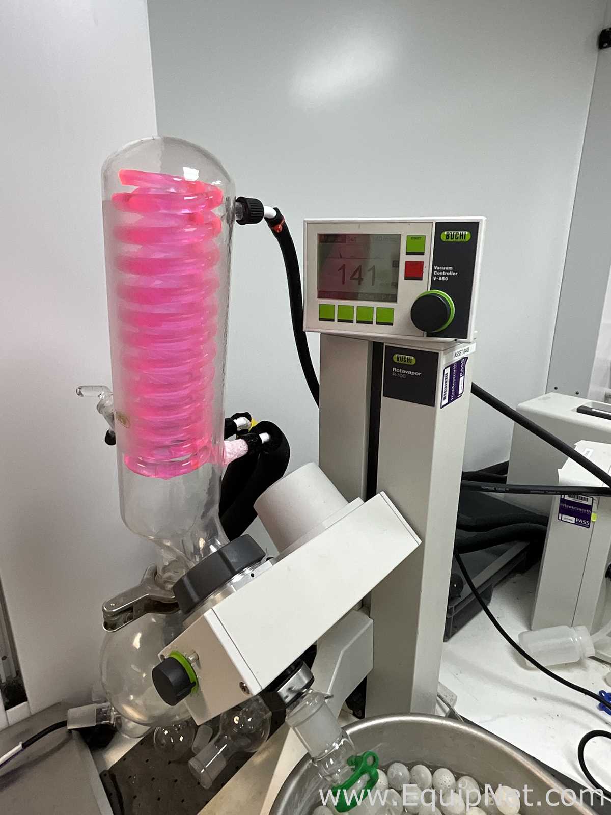 Buchi R-100 Rotary Evaporator with B-100 Heating Bath and V-300 Vacuum Pump