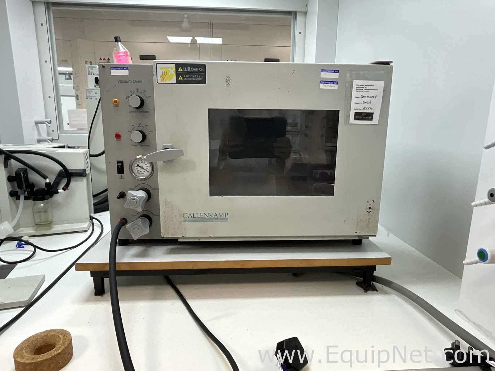 Gallenkamp OVA031.XX1.5 Laboratory Vacuum Oven with Edwards ELab2 Vacuum Pump