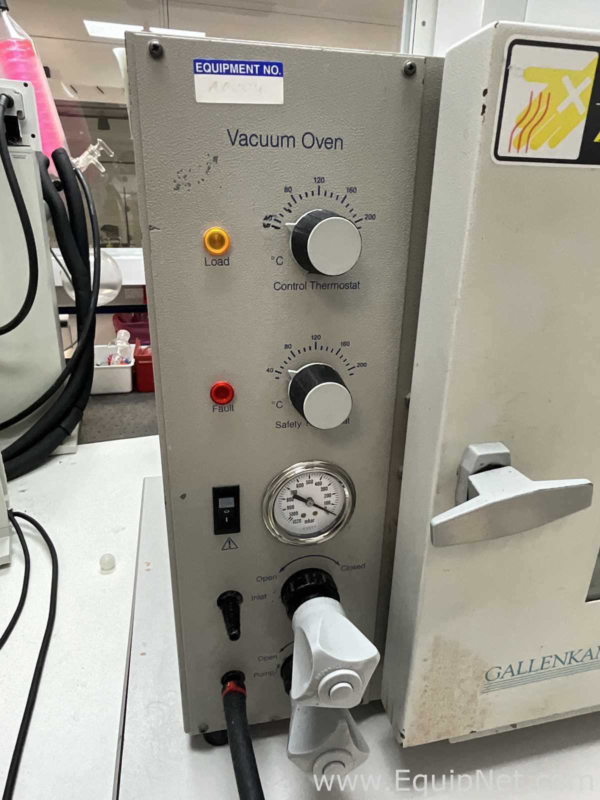 Gallenkamp OVA031.XX1.5 Laboratory Vacuum Oven with Edwards ELab2 Vacuum Pump