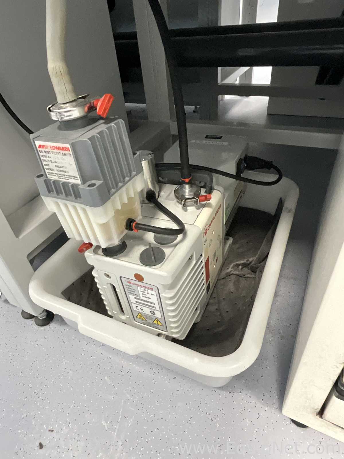 Gallenkamp OVA031.XX1.5 Laboratory Vacuum Oven with Edwards ELab2 Vacuum Pump