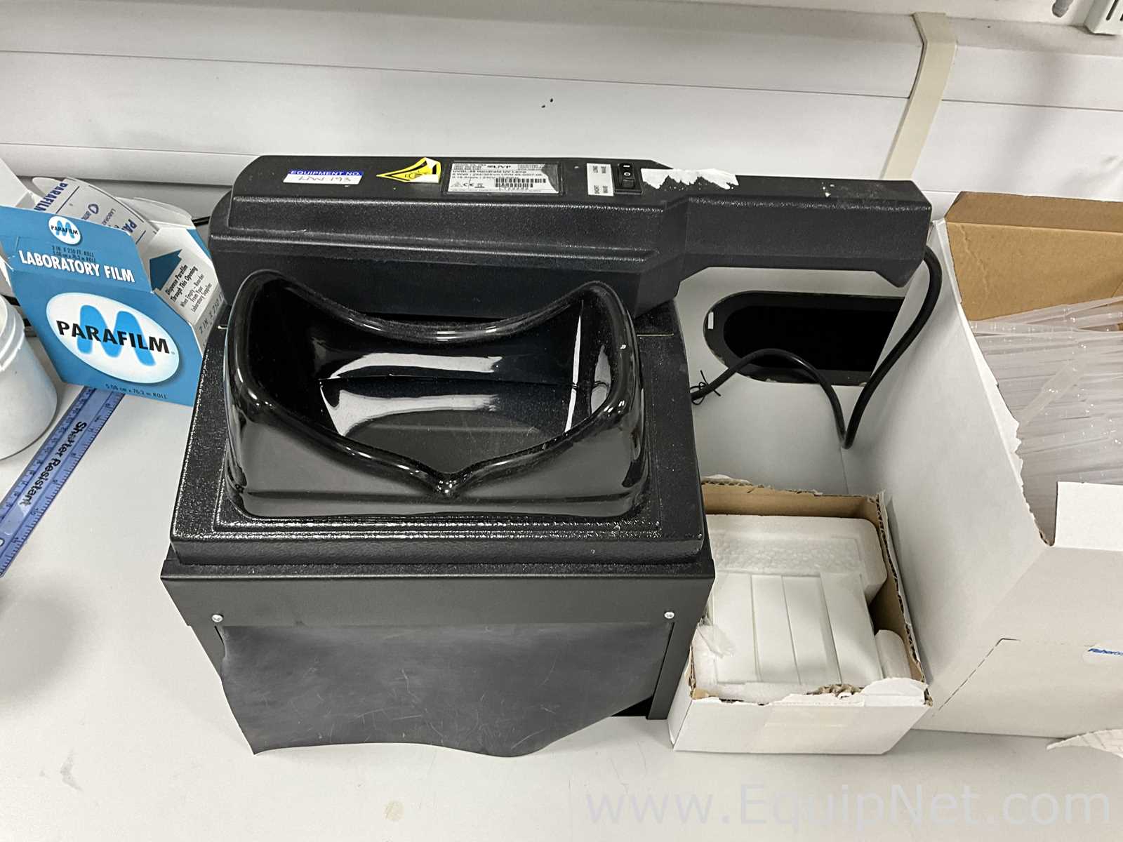 Analytik Jena UVP UVGL-58 Handheld UV Lamp With UVP Chromato-Vue Cabinet