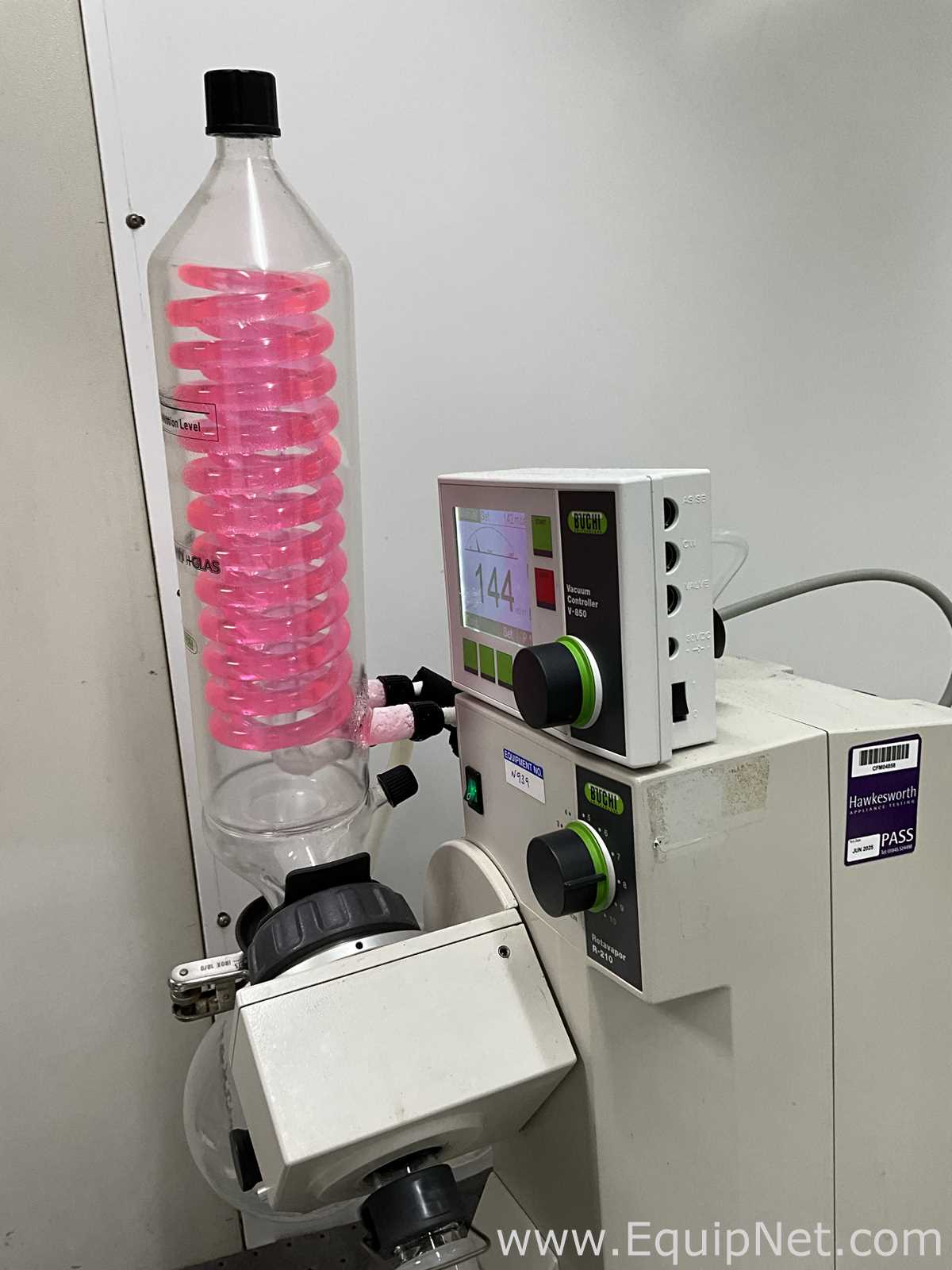 Buchi Labortechnik AG R-210 Evaporator With B-491 Heating Bath V-700 Vacuum Pump and V-850 Interface