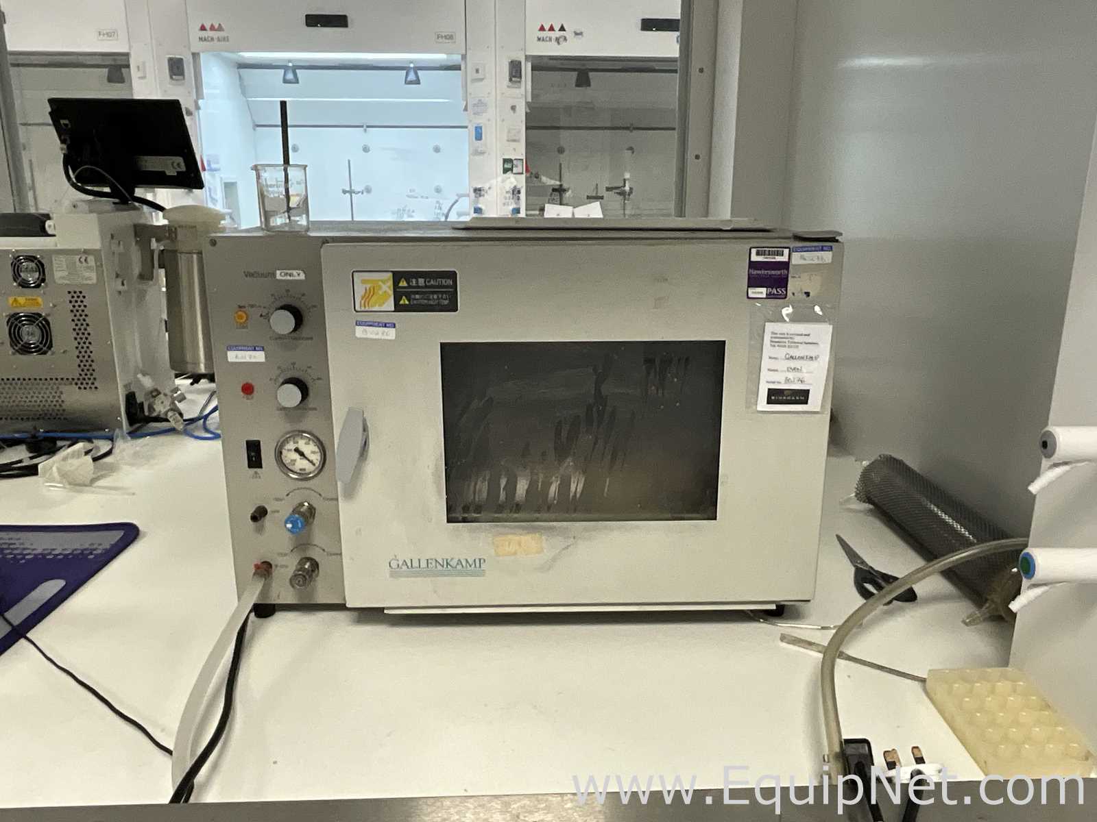 Gallenkamp OVA031.XX1.5 Laboratory Vacuum Oven with Edwards ELab2 Vacuum Pump