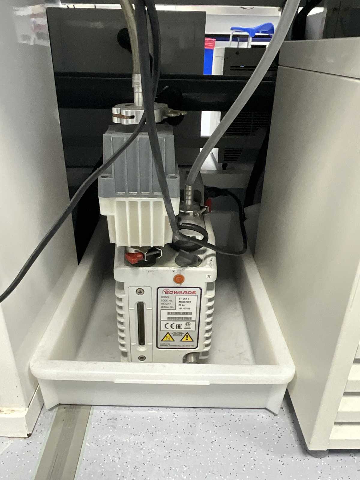 Gallenkamp OVA031.XX1.5 Laboratory Vacuum Oven with Edwards ELab2 Vacuum Pump