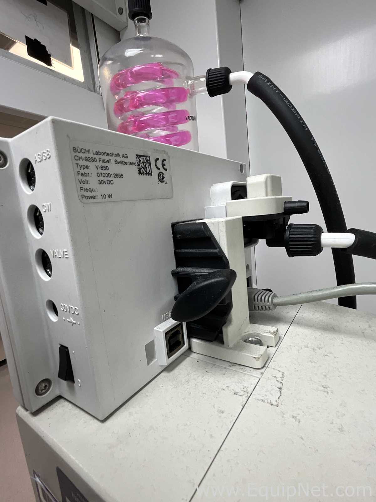 Buchi R-210 Evaporator with B-491 Heating Bath, V-700 Vacuum Pump and F-305 Recirculating Chiller