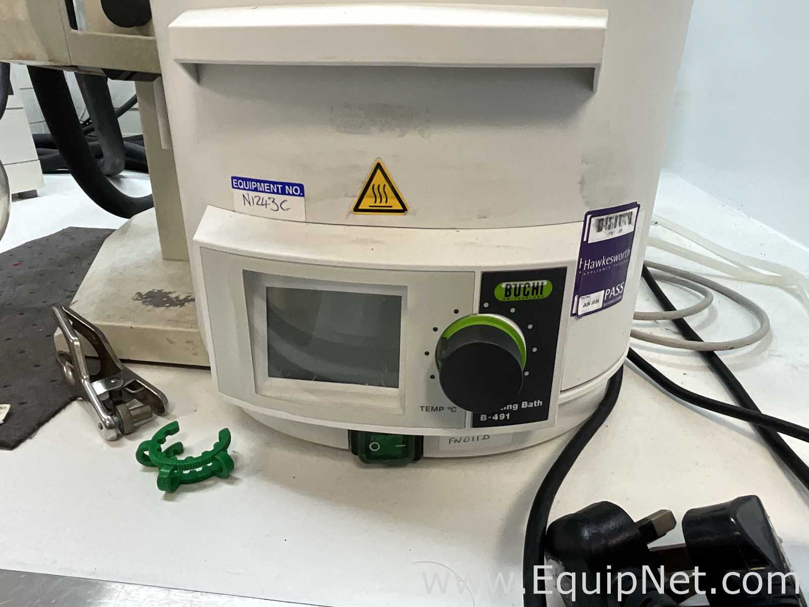 Buchi R-210 Evaporator with B-491 Heating Bath and V-700 Vacuum Pump