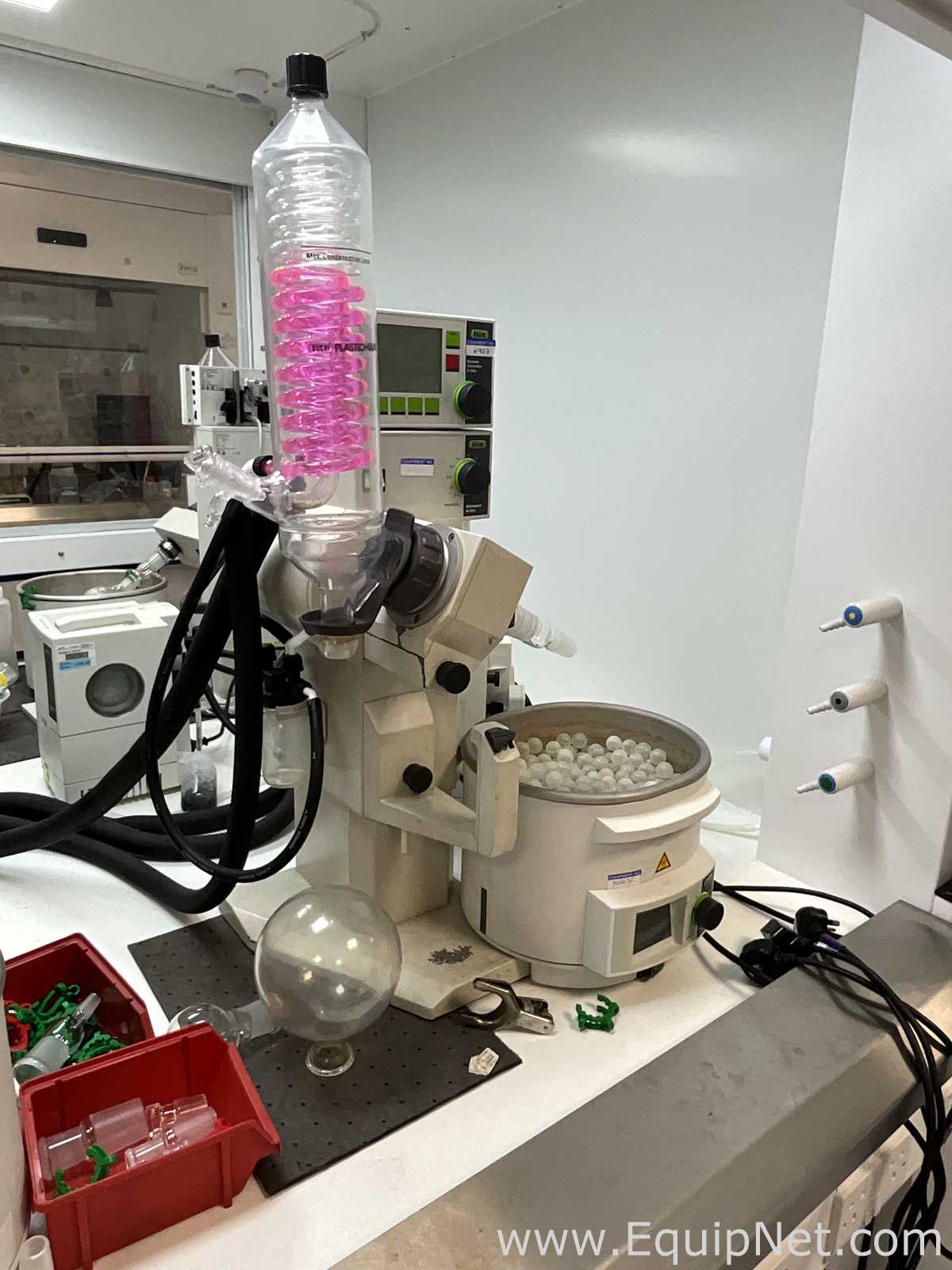 Buchi R-210 Evaporator with B-491 Heating Bath and V-700 Vacuum Pump
