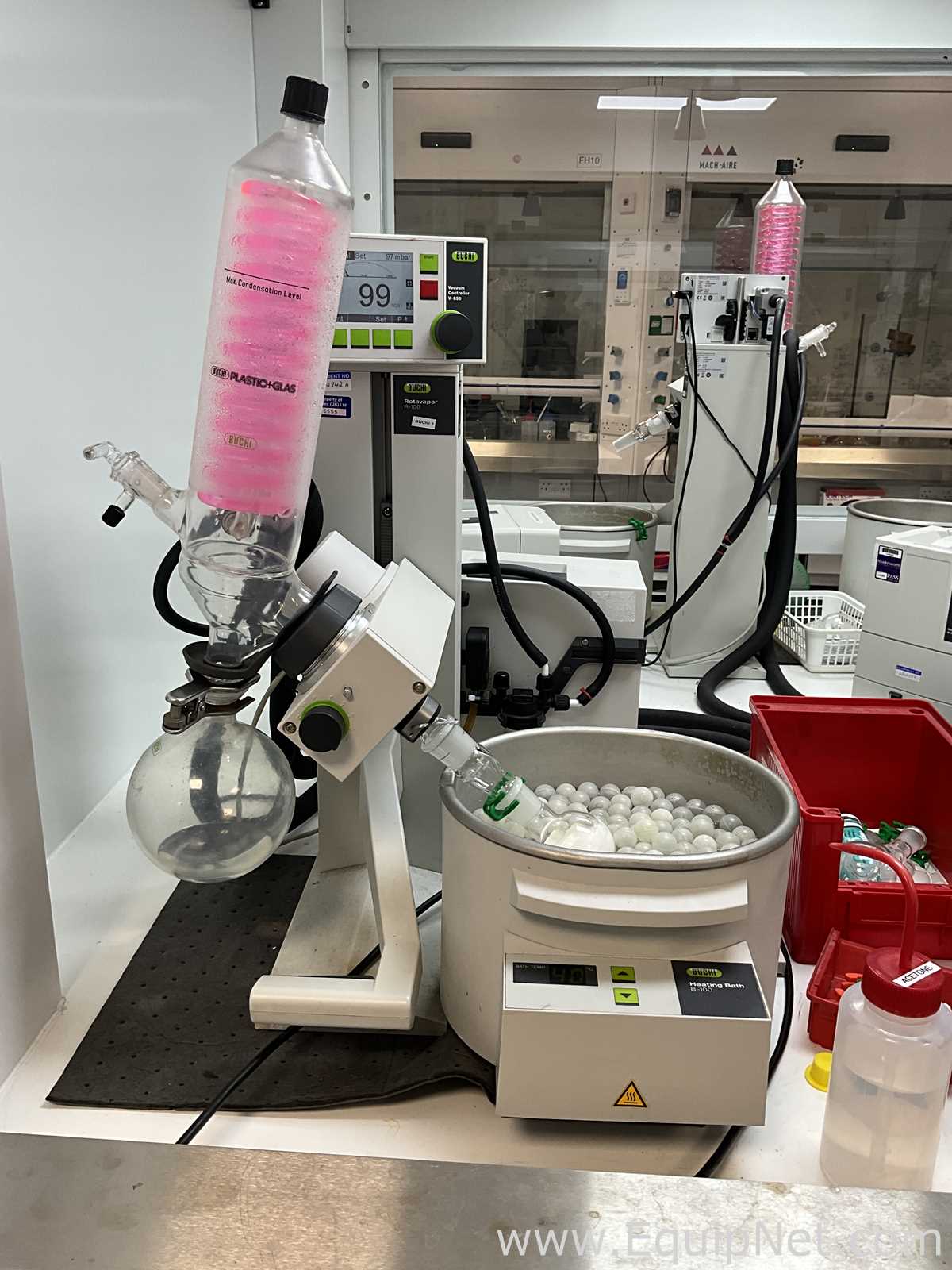 Buchi R-100 Rotary Evaporator with B-100 Heating Bath and V-300 Vacuum Pump