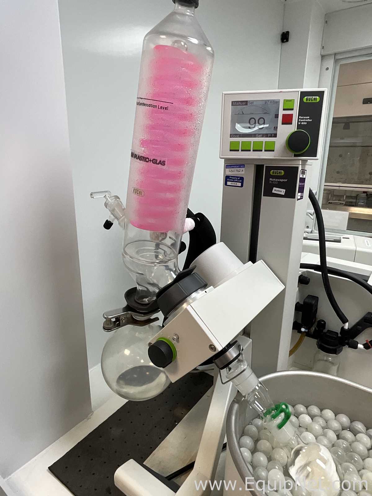 Buchi R-100 Rotary Evaporator with B-100 Heating Bath and V-300 Vacuum Pump