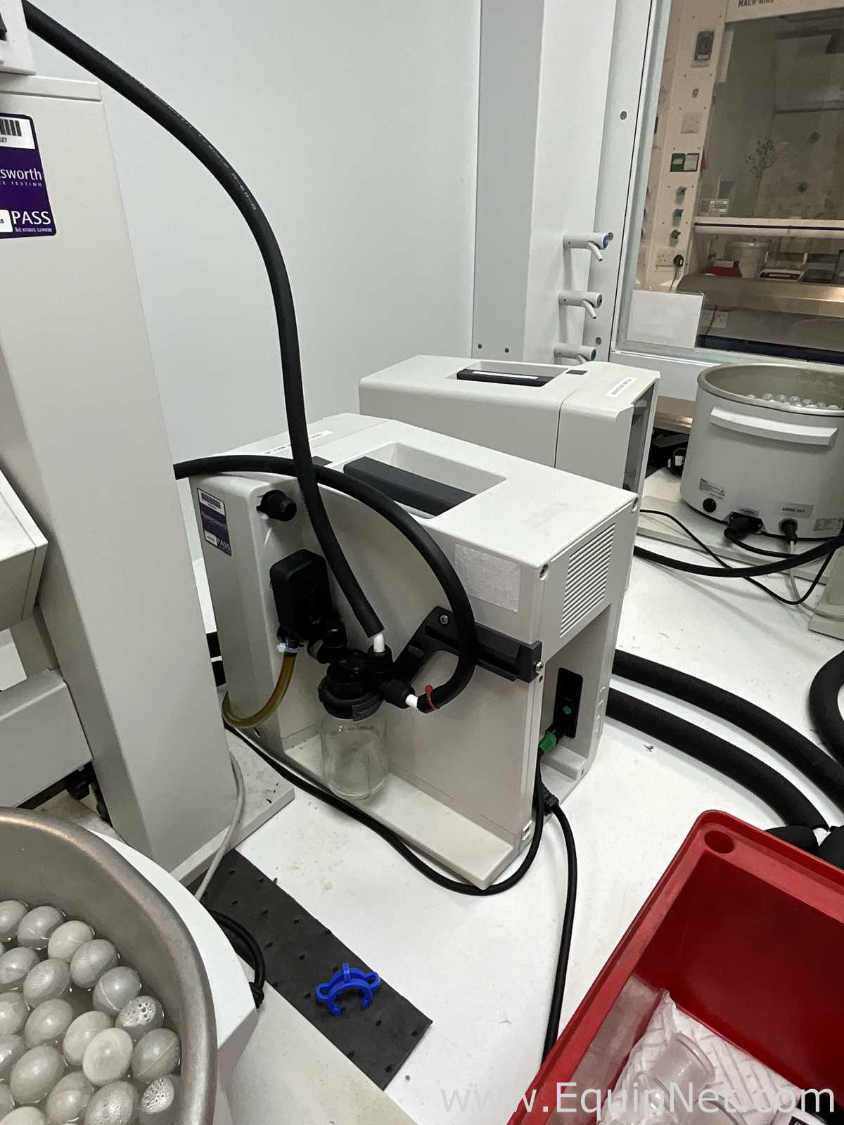 Buchi R-100 Rotary Evaporator with B-100 Heating Bath and V-300 Vacuum Pump