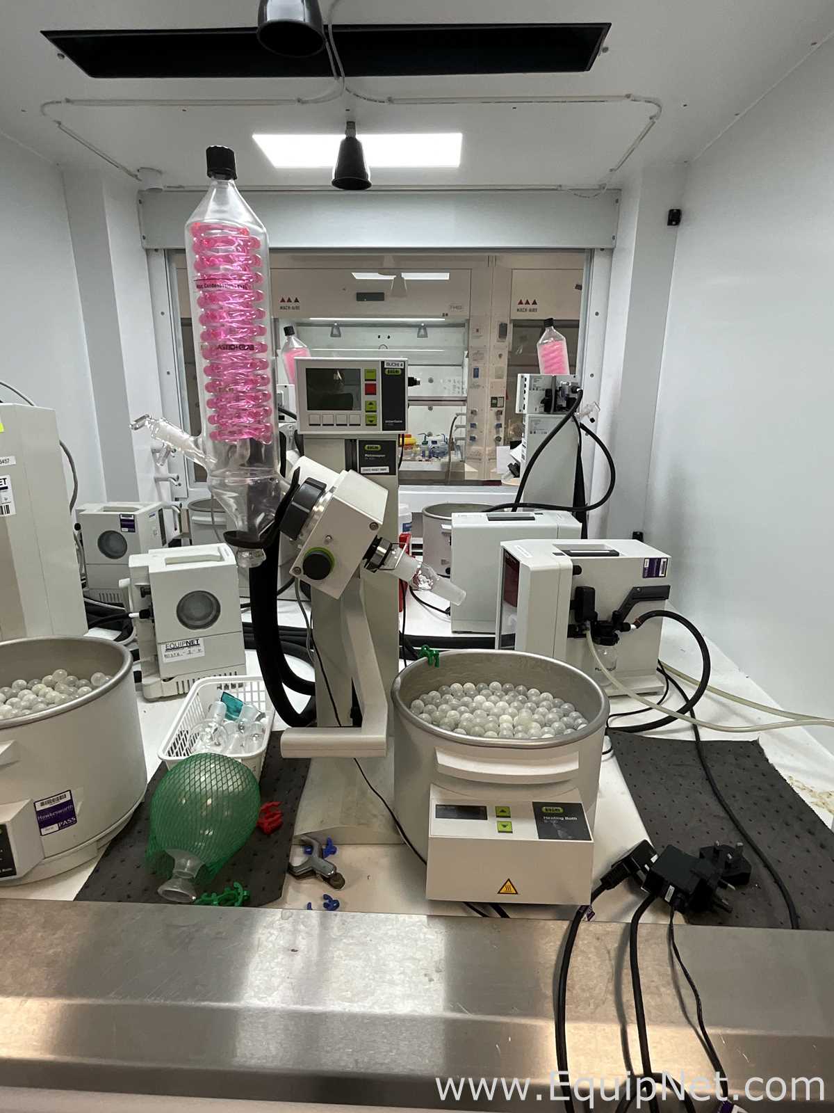 Buchi R-100 Rotary Evaporator with B-100 Heating Bath and V-300 Vacuum Pump
