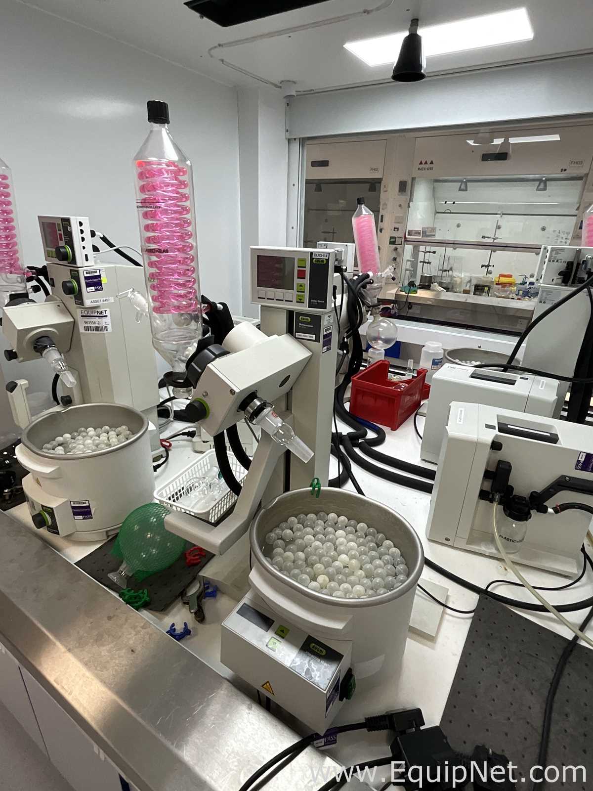 Buchi R-100 Rotary Evaporator with B-100 Heating Bath and V-300 Vacuum Pump