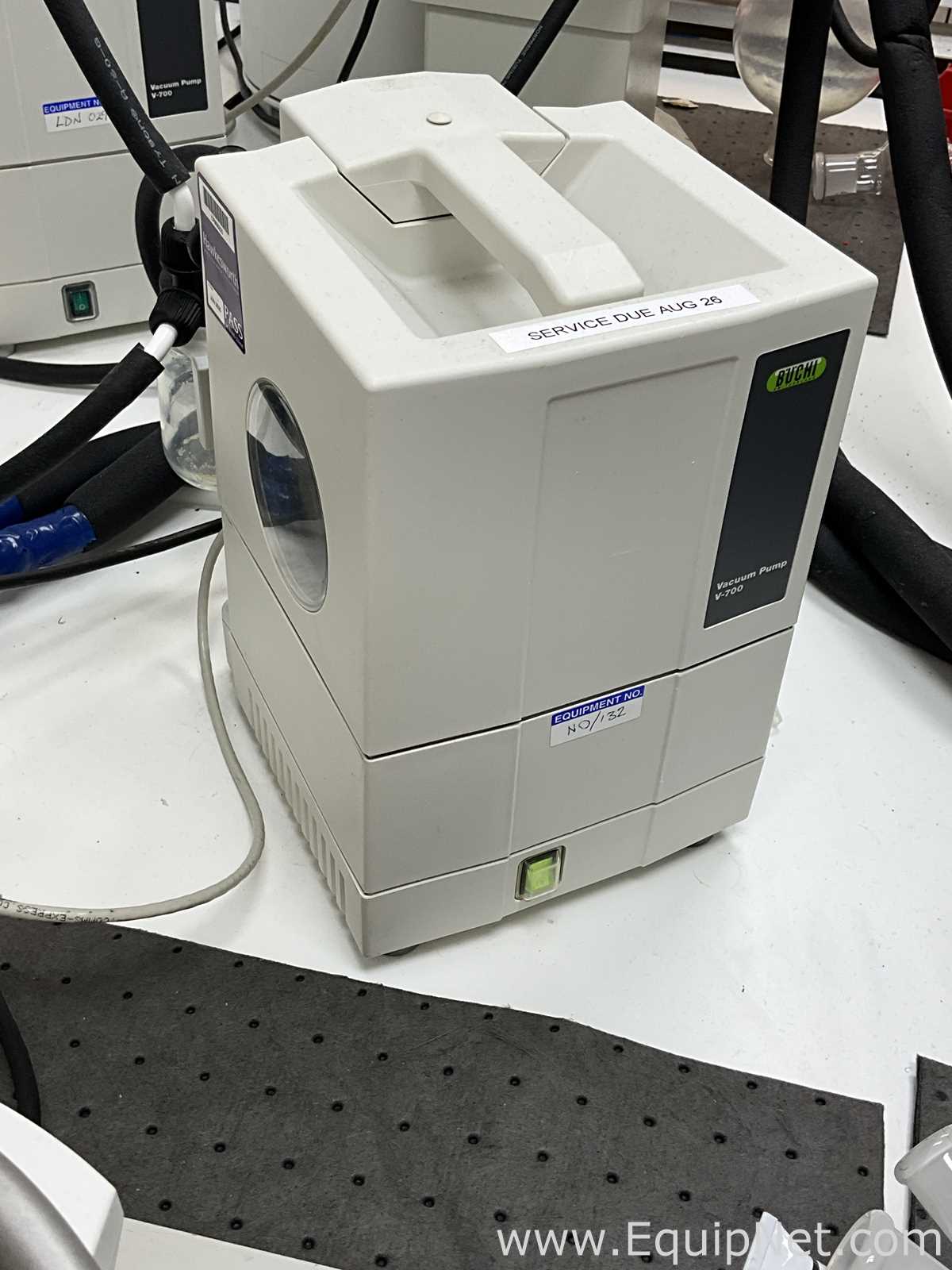 Buchi R-100 Rotary Evaporator with B-100 Heating Bath and V-700 Vacuum Pump