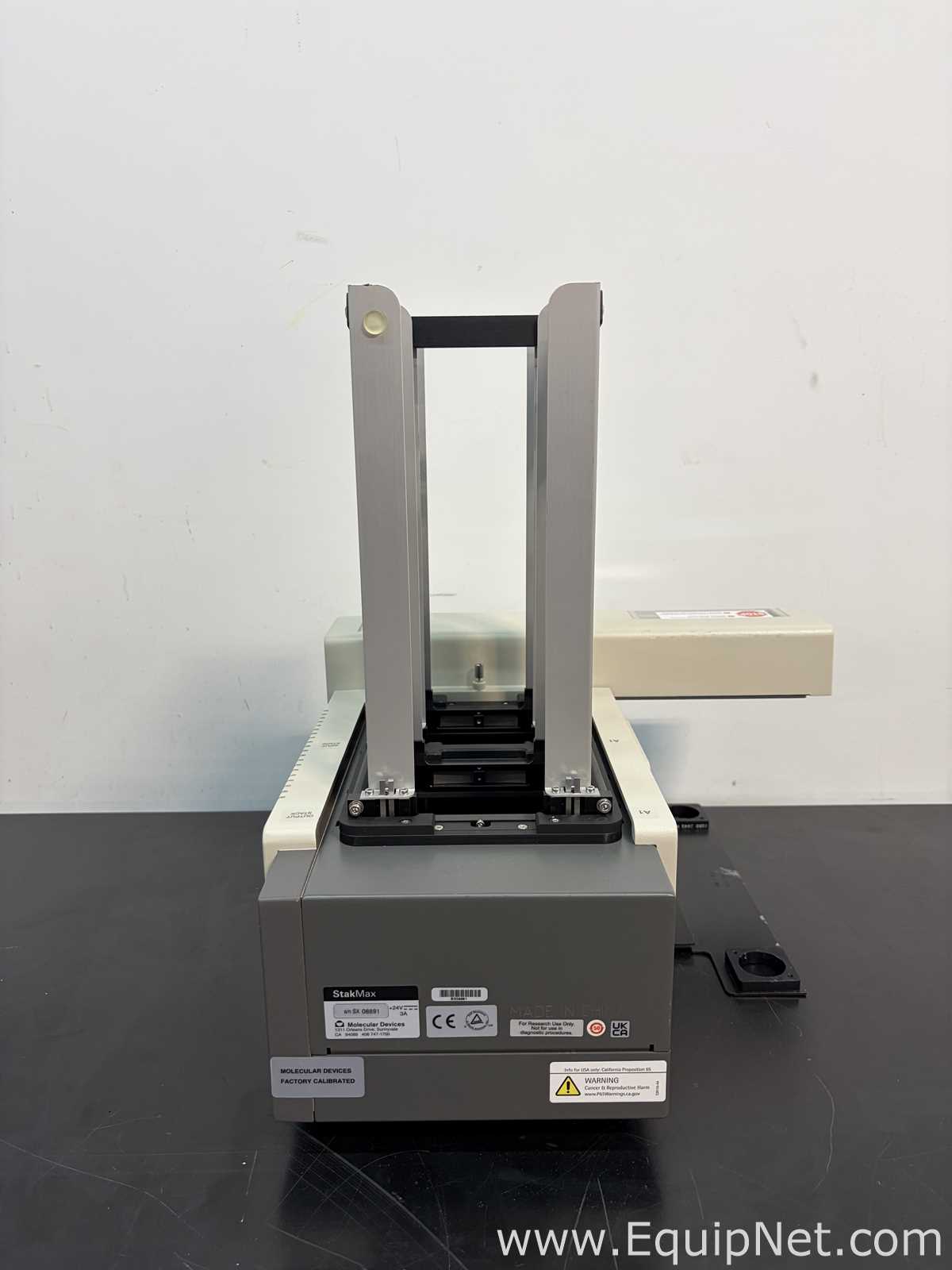 Molecular Devices Spectra Max 384 Plus Microplate Spectrophotometer With StakMax Microplate Handler