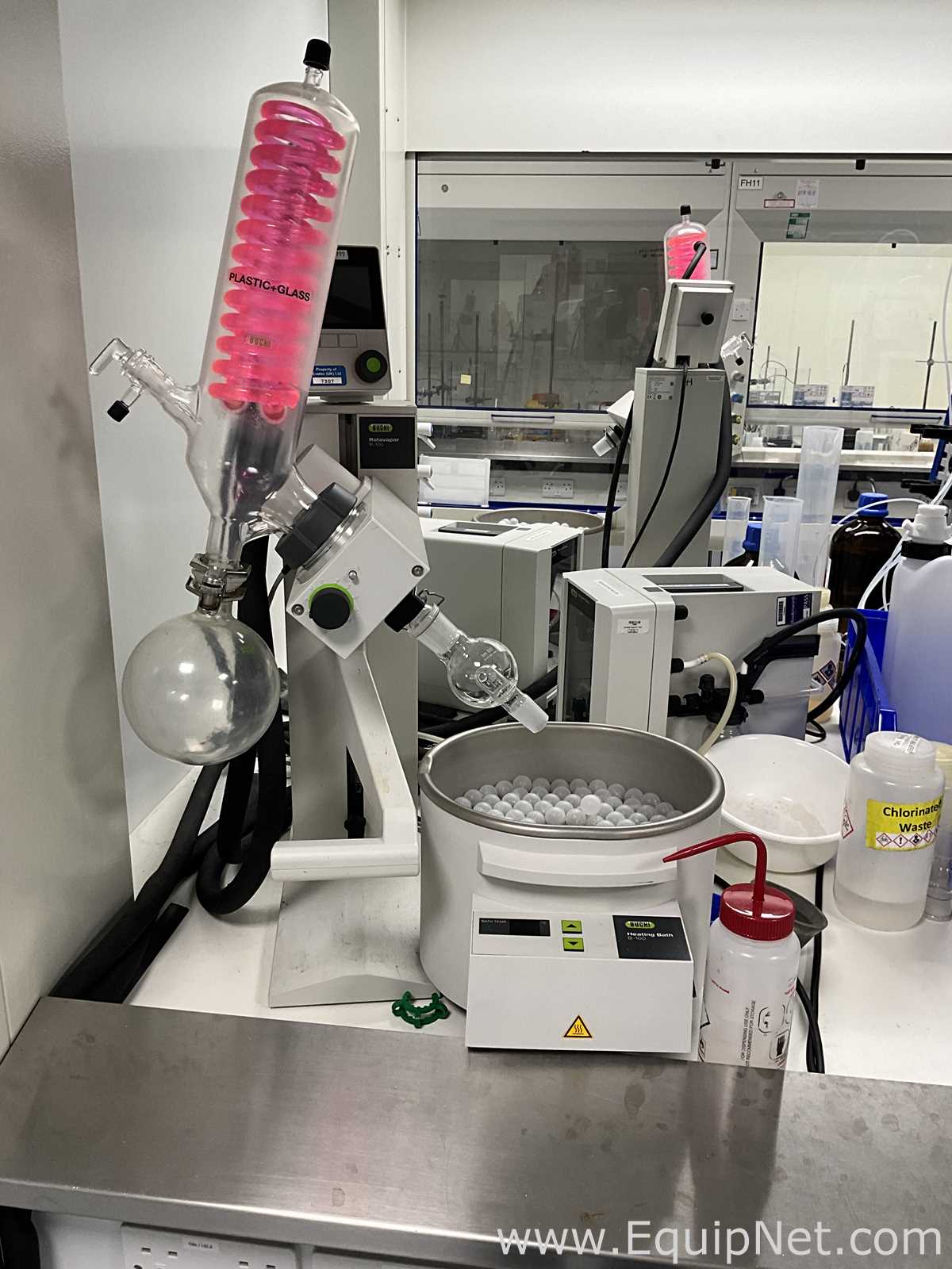 Buchi R-100 Rotary Evaporator with B-100 Heating Bath and V-300 Vacuum Pump