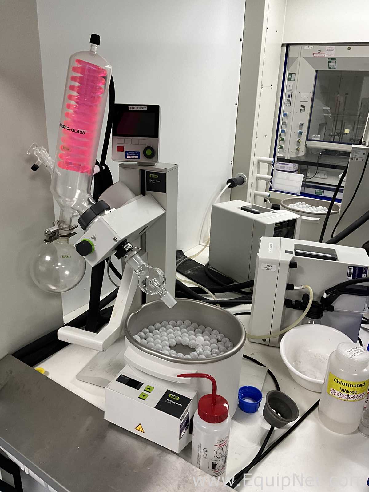 Buchi R-100 Rotary Evaporator with B-100 Heating Bath and V-300 Vacuum Pump