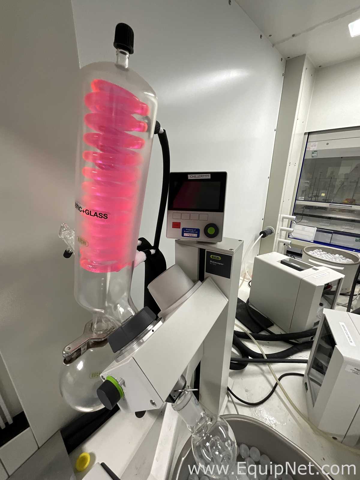 Buchi R-100 Rotary Evaporator with B-100 Heating Bath and V-300 Vacuum Pump