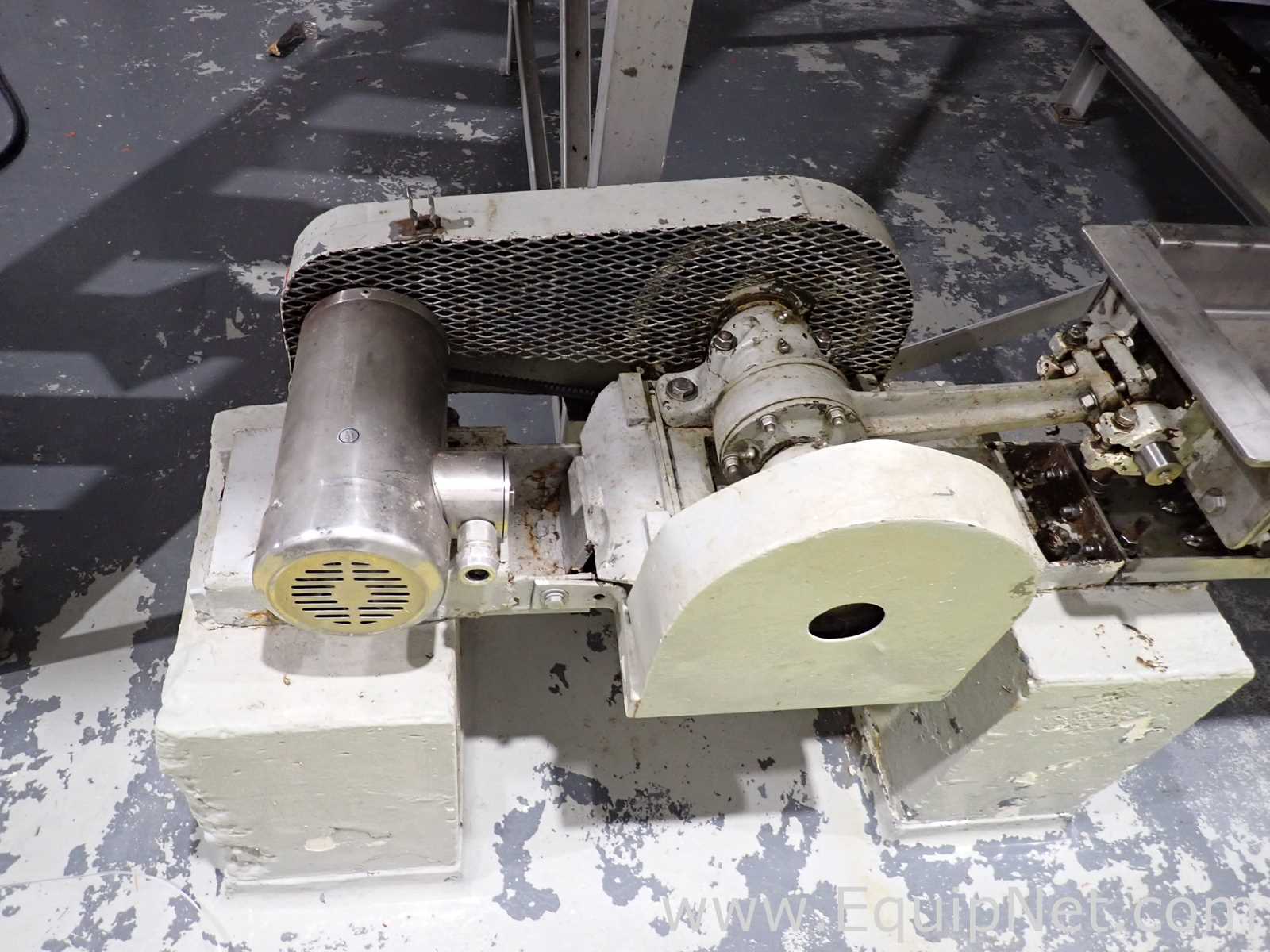 Long Stainless Steel Vibratory Conveyor 09-14
