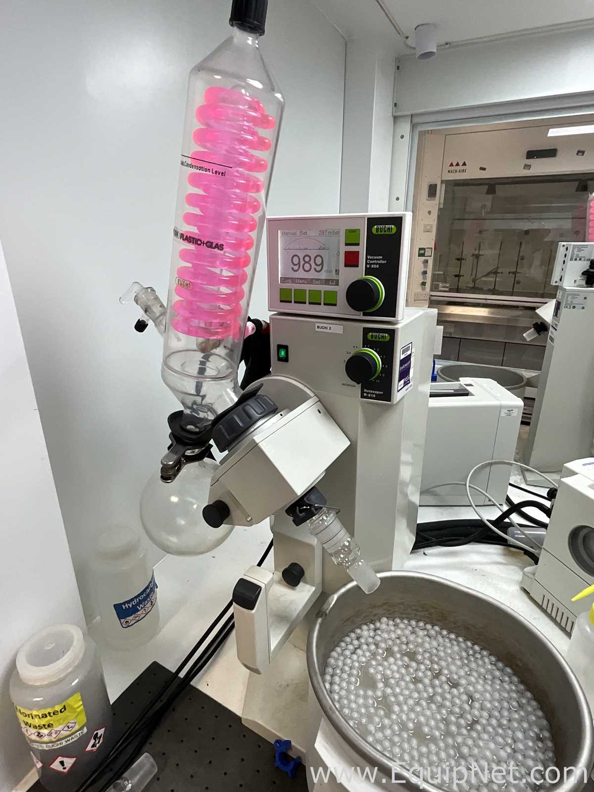 Buchi R-210 Evaporator with B-491 Heating Bath and V-700 Vacuum Pump