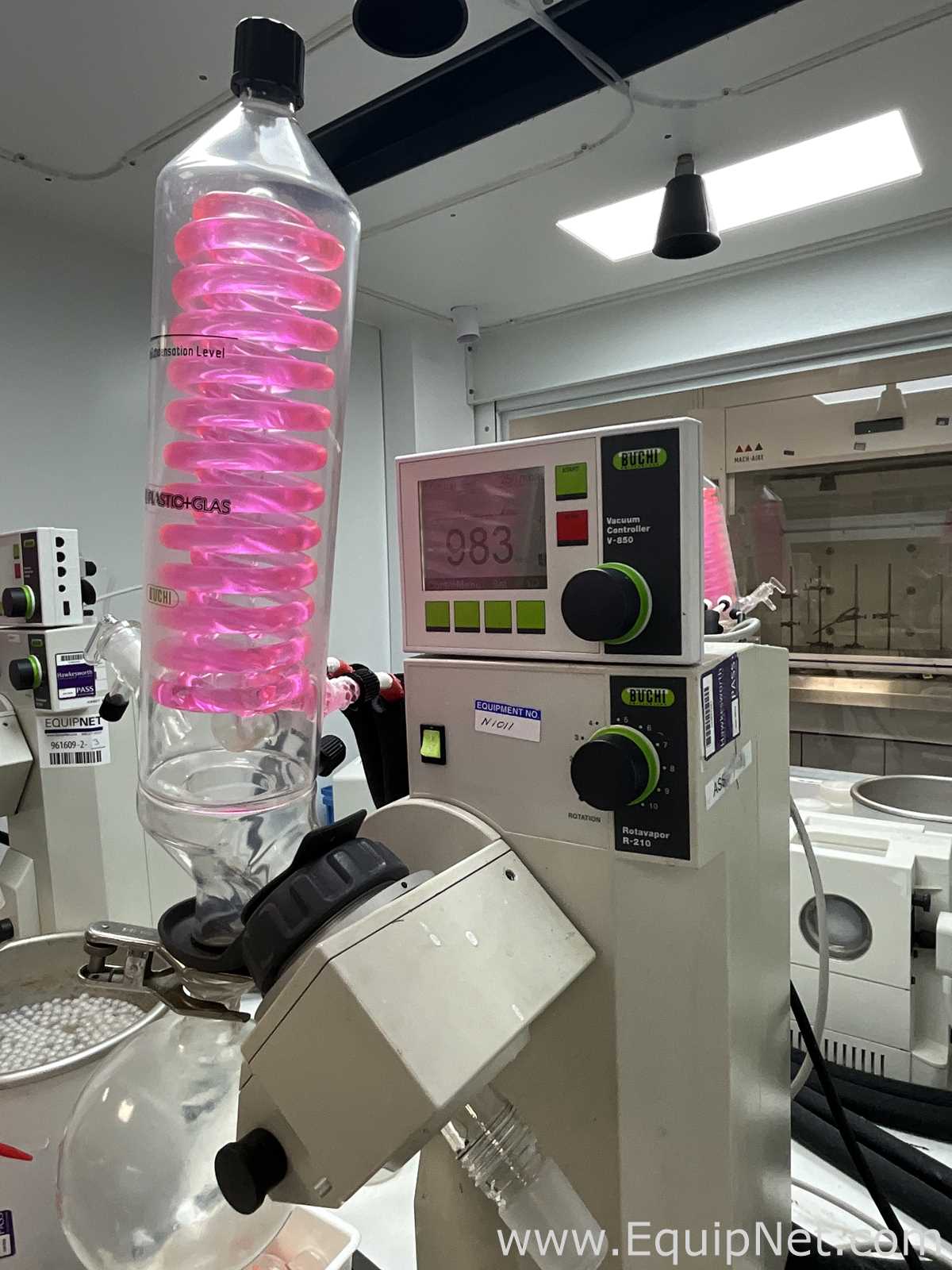 Buchi R-210 Evaporator with B-491 Heating Bath, V-700 Vacuum Pump and F-305 Recirculating Chiller