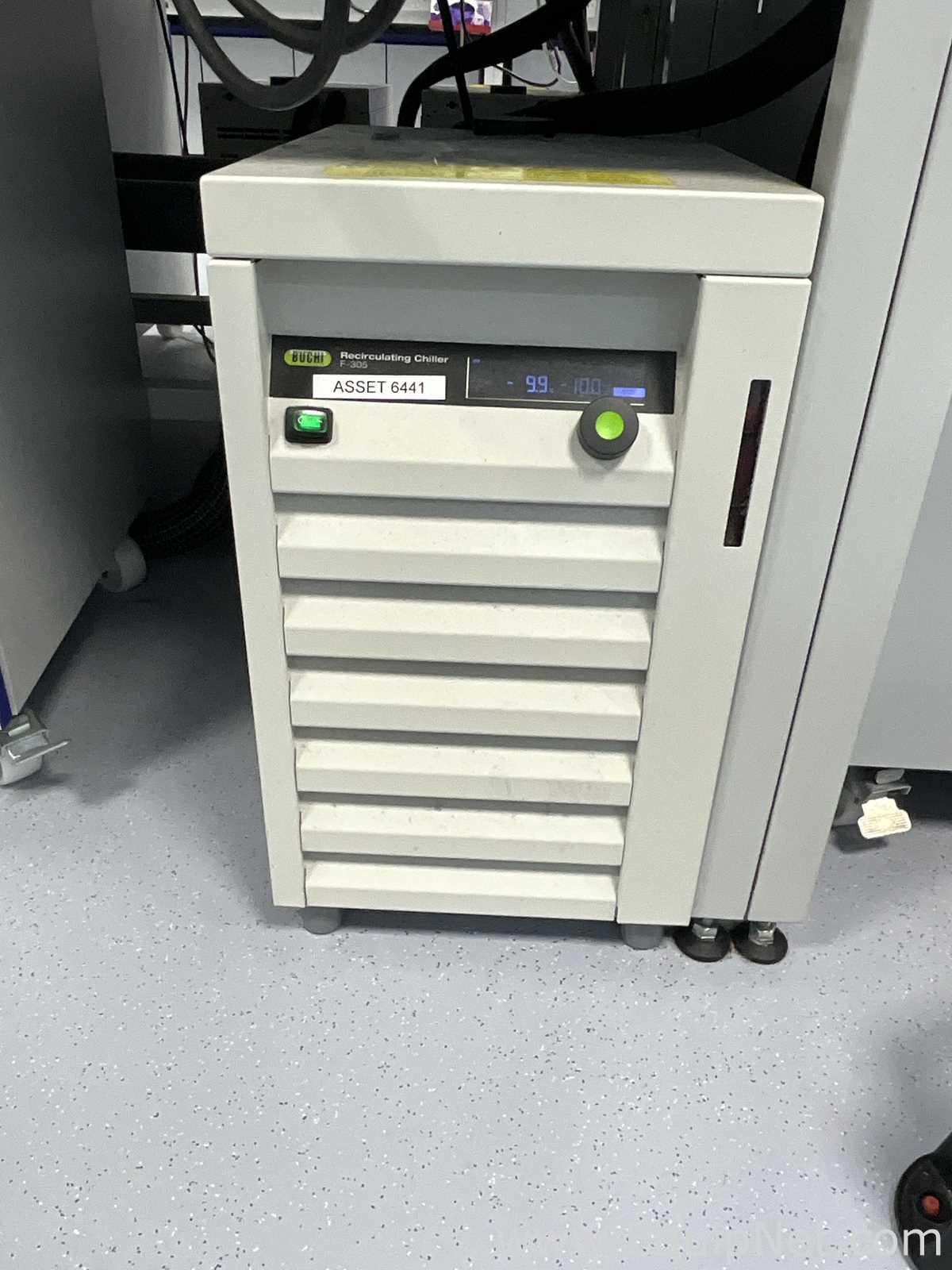 Buchi R-210 Evaporator with B-491 Heating Bath, V-700 Vacuum Pump and F-305 Recirculating Chiller