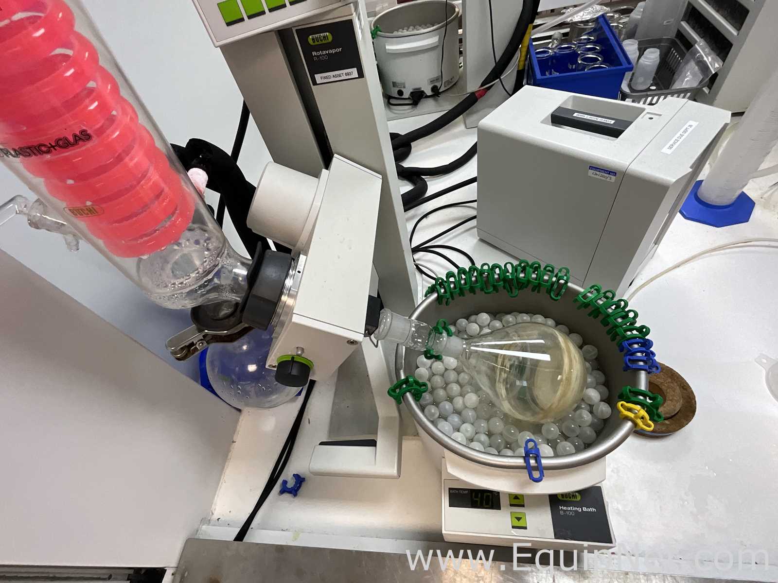 Buchi R-100 Rotary Evaporator with B-100 Heating Bath and V-300 Vacuum Pump