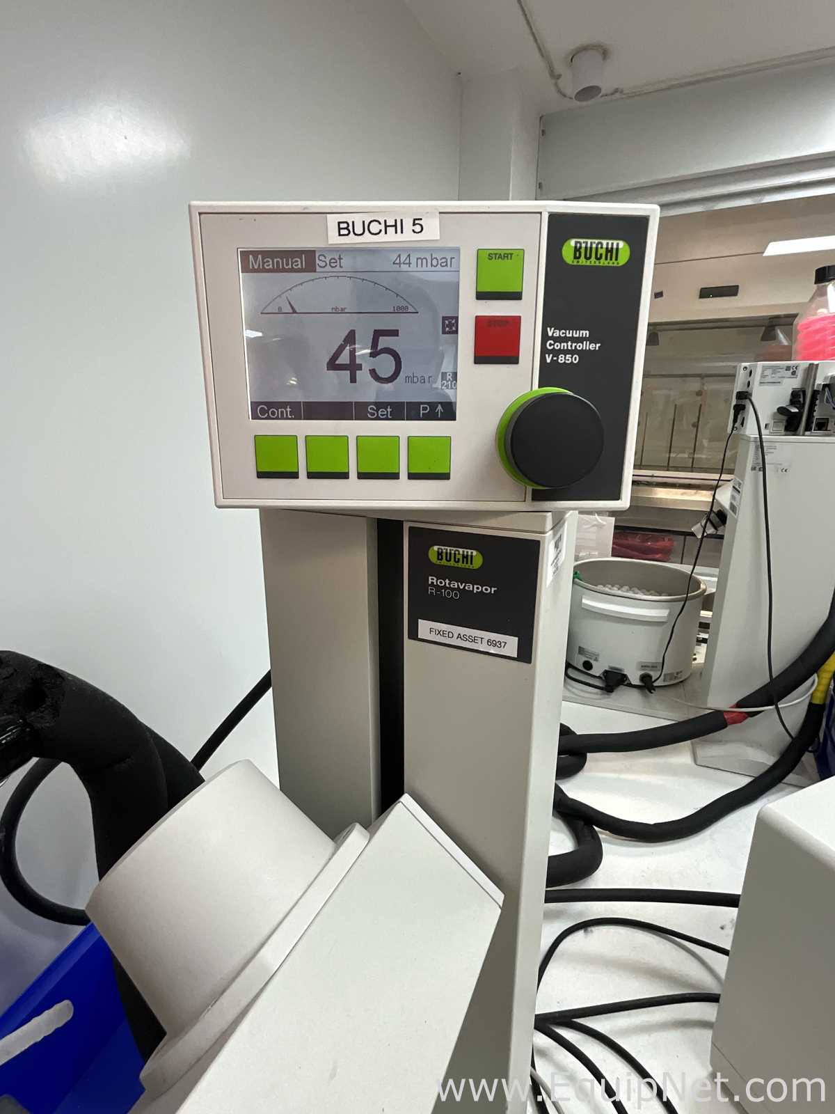 Buchi R-100 Rotary Evaporator with B-100 Heating Bath and V-300 Vacuum Pump