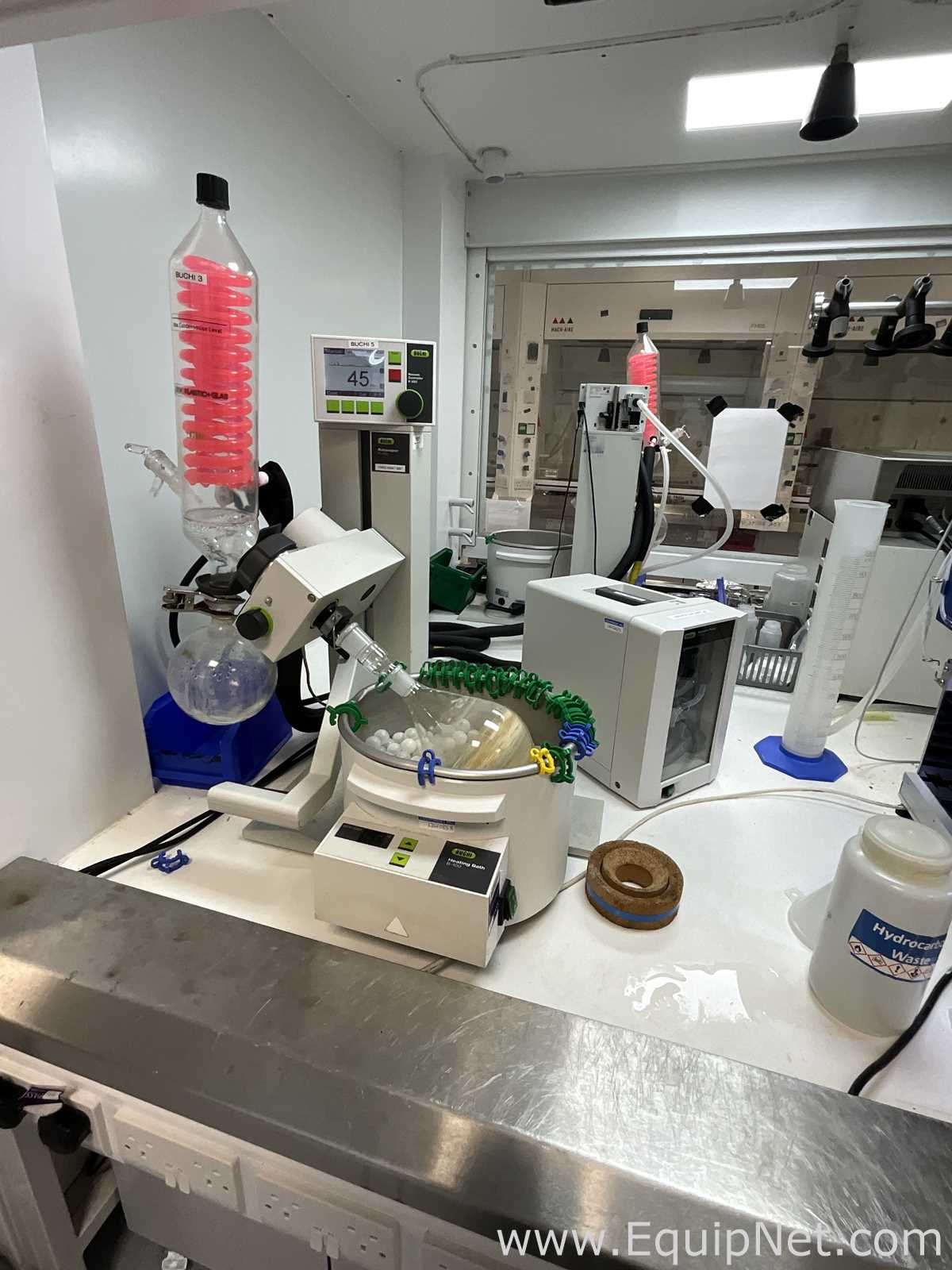 Buchi R-100 Rotary Evaporator with B-100 Heating Bath and V-300 Vacuum Pump