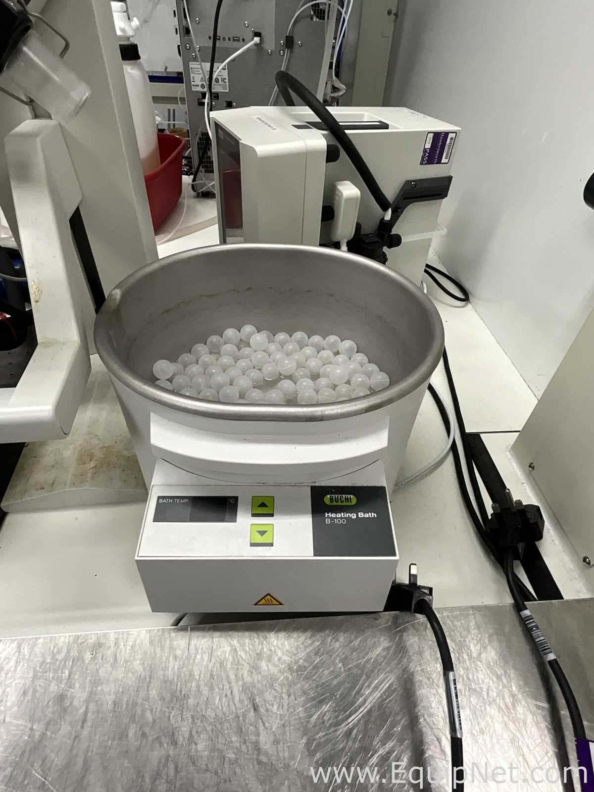 Buchi R-100 Rotary Evaporator with B-100 Heating Bath and V-300 Vacuum Pump