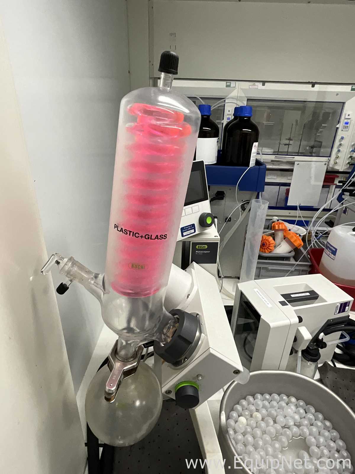 Buchi R-100 Rotary Evaporator with B-100 Heating Bath and V-300 Vacuum Pump