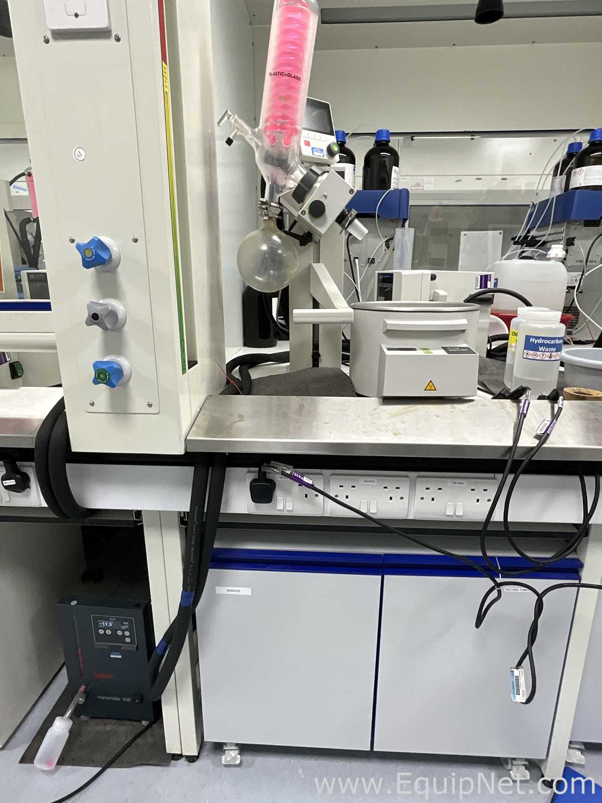 Buchi R-100 Rotary Evaporator with B-100 Heating Bath and V-300 Vacuum Pump