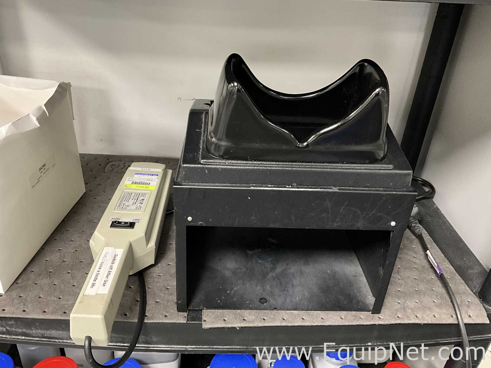 UVP UVGL-58 Handheld UV Lamp With Chromato Vue Cabinet