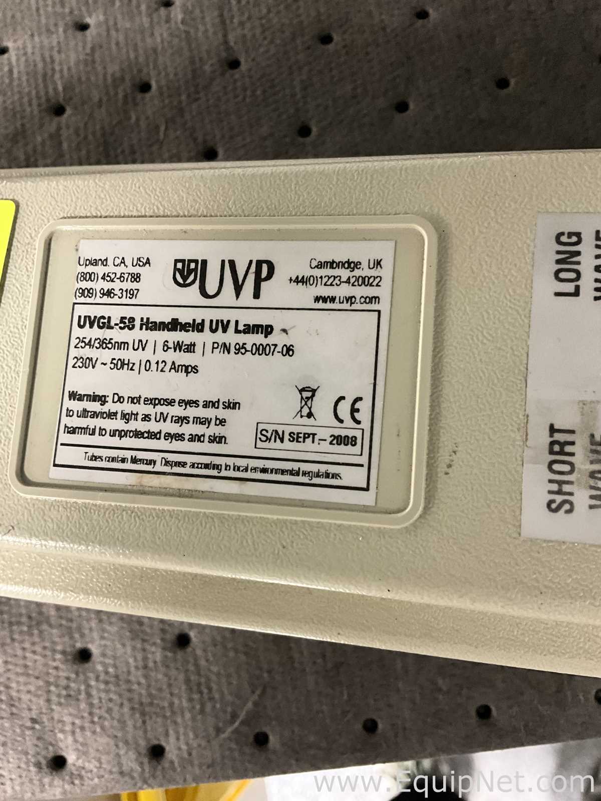 UVP UVGL-58 Handheld UV Lamp With Chromato Vue Cabinet