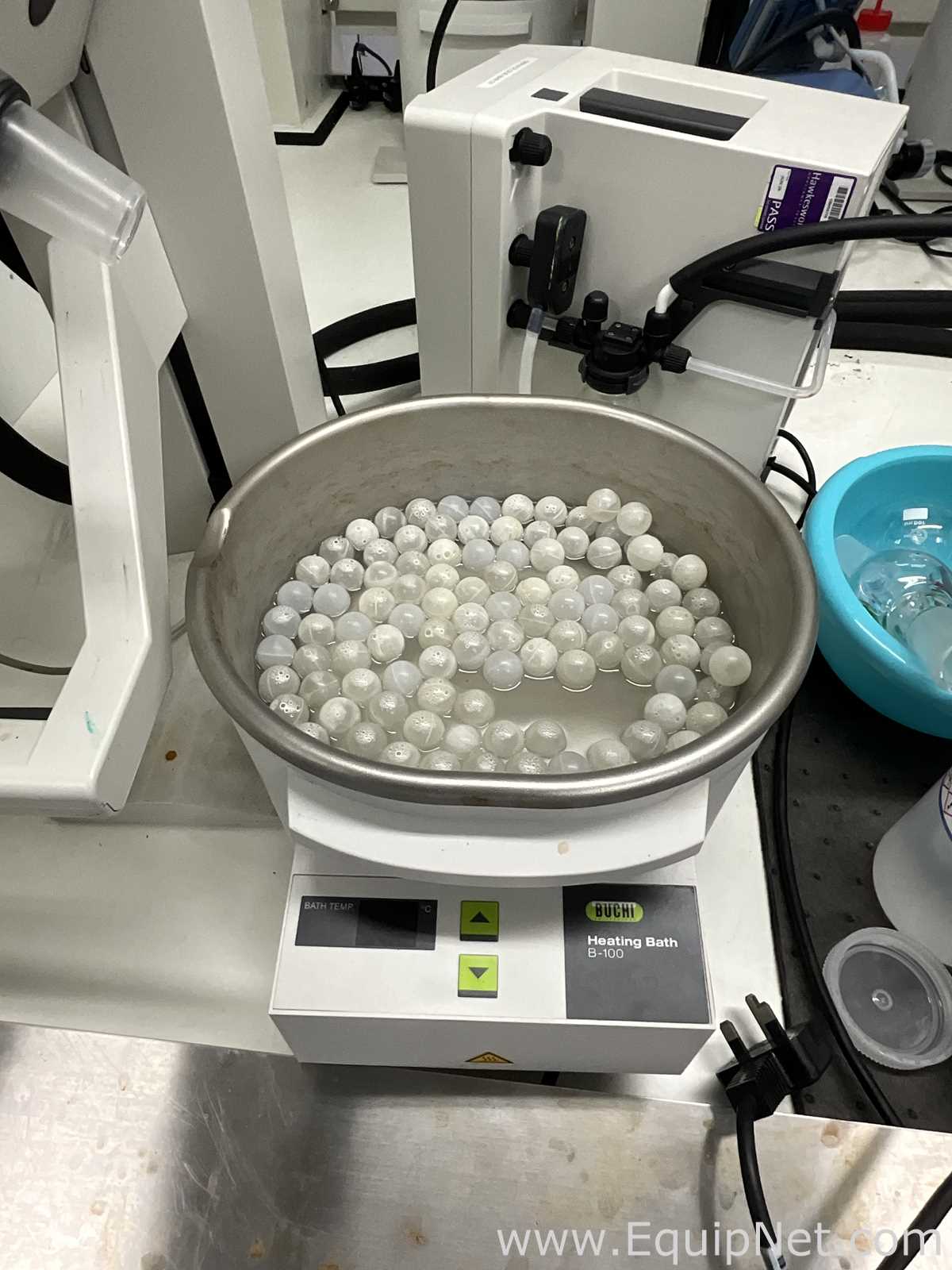 Buchi R-100 Rotary Evaporator with B-100 Heating Bath and V-300 Vacuum Pump