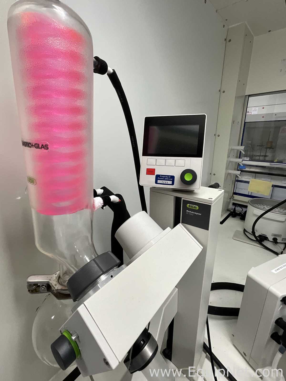 Buchi R-100 Rotary Evaporator with B-100 Heating Bath and V-300 Vacuum Pump