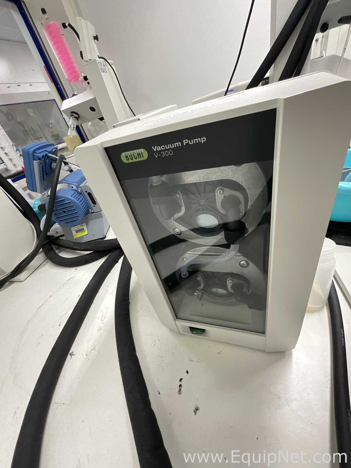 Buchi R-100 Rotary Evaporator with B-100 Heating Bath and V-300 Vacuum Pump