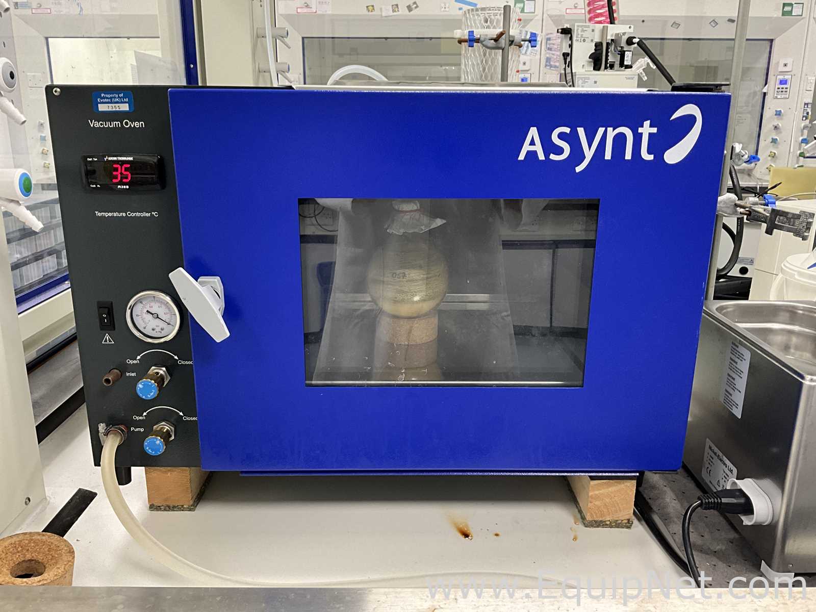 Fistreem ASY031.XX3.5 Laboratory Vacuum Oven with Edwards Vacuum Pump