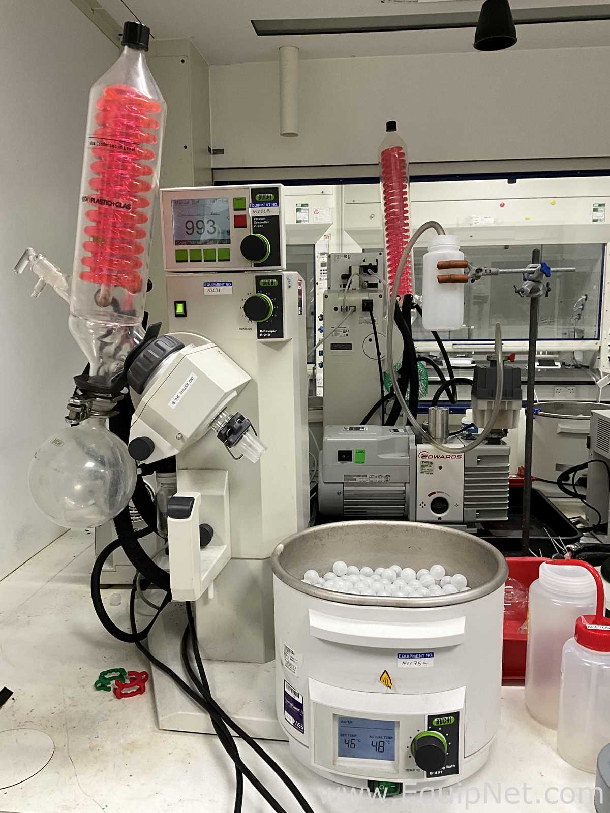 Buchi Labortechnik AG R-210 Evaporator With B-491 Heating Bath V-700 Vacuum Pump and V-850 Interface