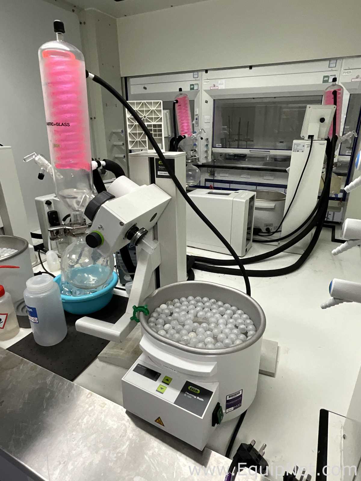 Buchi R-100 Rotary Evaporator with B-100 Heating Bath and Vacuubrand CVC 3000 Vacuum Pump