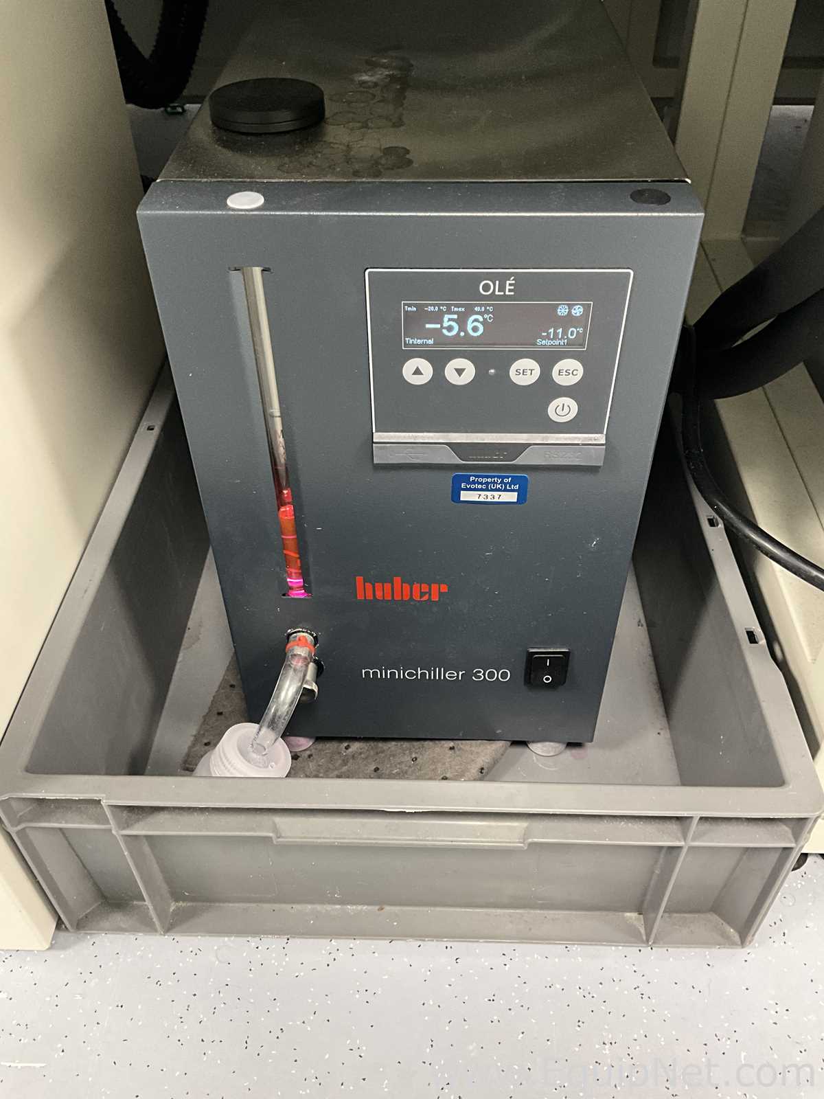 Buchi R-100 Rotary Evaporator with B-100 Heating Bath, V-300 Vacuum Pump and Huber Minichiller 300